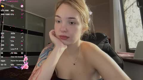 evacarter1 online show from October 19, 8:04 am