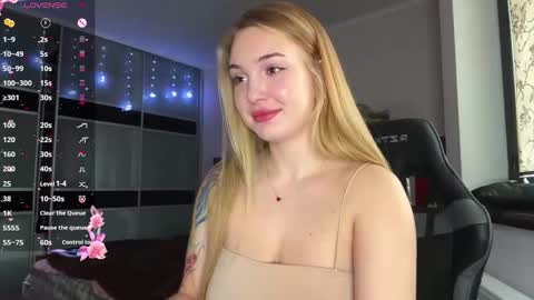 evacarter1 online show from November 18, 10:09 am