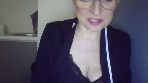 evaglad online show from October 19, 6:19 pm