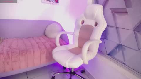 EVA GODDESS  online show from December 5, 4:47 pm