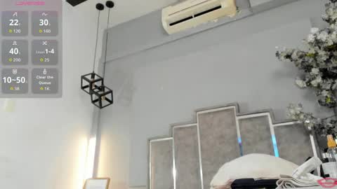 evahalston online show from April 18, 12:42 pm