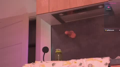 Snapshot of evahothead chatting on January 2, 1:08 pm Eva here Wednesday till Sunday online show from January 2, 1:08 pm