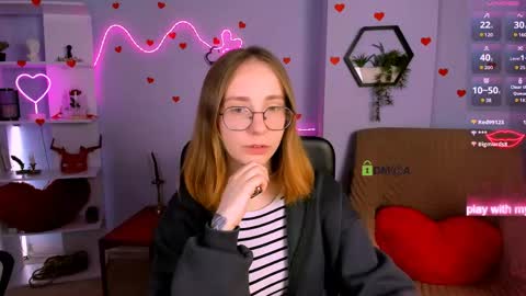 evalora online show from April 11, 7:18 pm