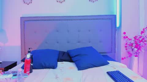 Snapshot of evaloviaa_ chatting on June 18, 1:59 pm Eva online show from June 18, 1:59 pm