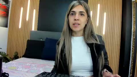 Snapshot of evaloviaa_ chatting on July 16, 1:06 pm Eva online show from July 16, 1:06 pm