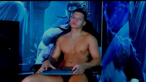 Snapshot of evan_greey chatting on December 1, 10:32 pm EVAN GREY online show from December 1, 10:32 pm