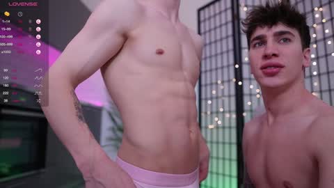 evan_white_ online show from December 8, 9:24 am