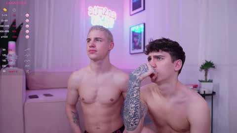 evan_white_ online show from February 9, 5:01 pm