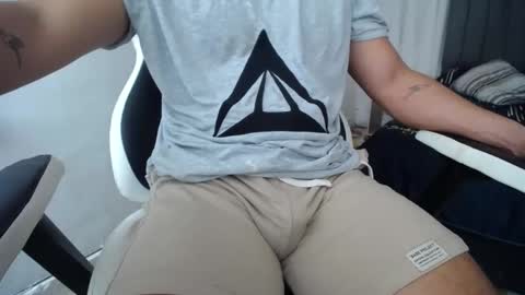 Snapshot of evans_king chatting on January 6, 9:11 pm Evan online show from January 6, 9:11 pm