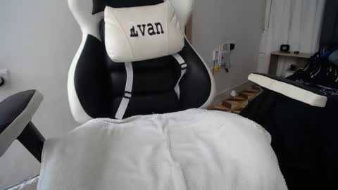 Snapshot of evans_king chatting on January 9, 5:33 pm Evan online show from January 9, 5:33 pm