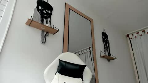 Snapshot of evans_king chatting on November 2, 1:13 pm Evan online show from November 2, 1:13 pm