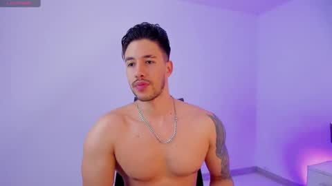 E V A N S online show from October 4, 8:40 pm