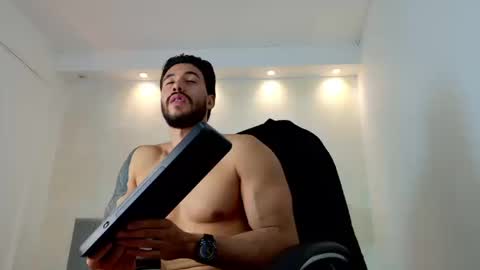 E V A N S online show from March 13, 11:44 pm