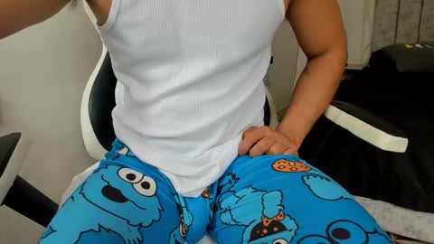 Snapshot of evanss_king chatting on November 14, 3:11 pm Mateo and Valerio online show from November 14, 3:11 pm