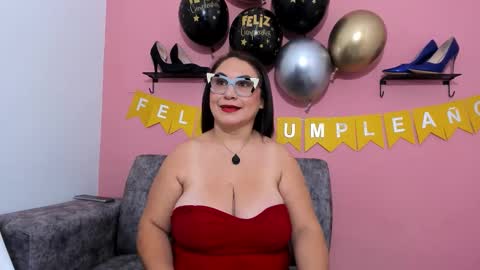 evapalmer_1 online show from October 29, 8:38 am
