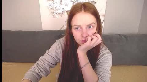Snapshot of evarey_ chatting on October 13, 4:12 am Adelina online show from October 13, 4:12 am