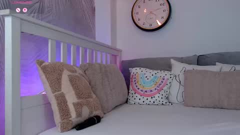 evareyss online show from April 16, 12:50 pm