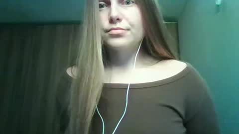 evasapples2026 online show from March 27, 3:23 pm