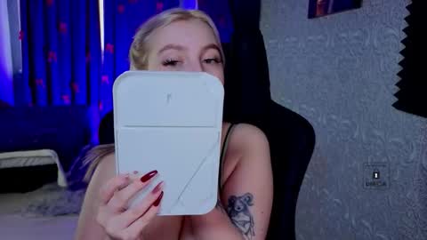 evavibe online show from March 10, 6:07 am