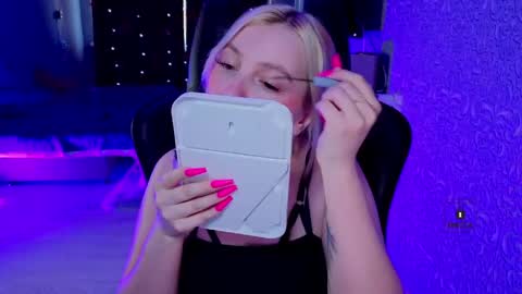 evavibe online show from March 30, 5:52 am