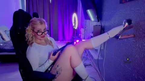 evavibe online show from April 15, 7:04 am