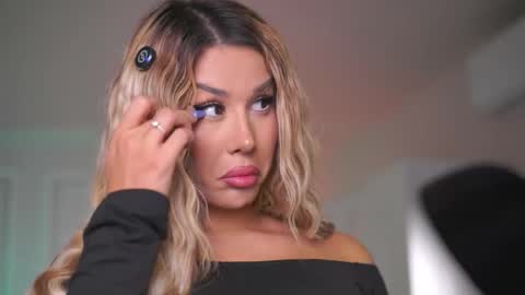 Eva online show from December 14, 7:29 pm