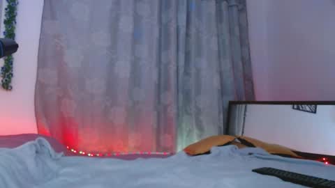 Eve Blue  friends. IG eve blue77 TW EveBlue 1 OF eveblue7 online show from December 31, 6:16 am