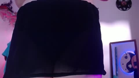 Eve Blue  friends. IG eve blue77 TW EveBlue 1 OF eveblue7 online show from September 14, 10:31 pm