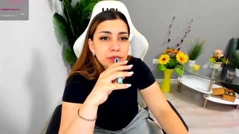 eveeevian online show from May 12, 8:28 pm