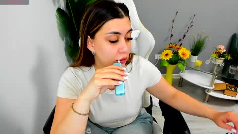 eveeevian online show from May 13, 5:32 pm