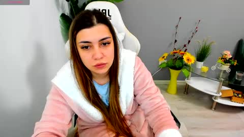 eveeevian online show from May 17, 9:49 am