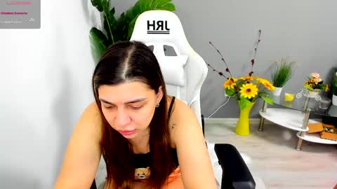 eveeevian online show from May 27, 11:29 am