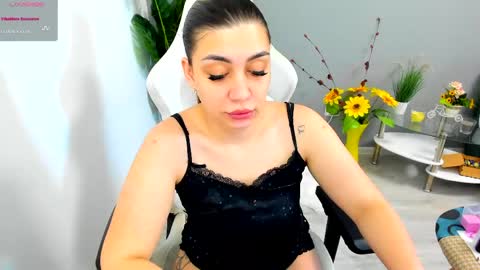 eveeevian online show from May 29, 11:30 am