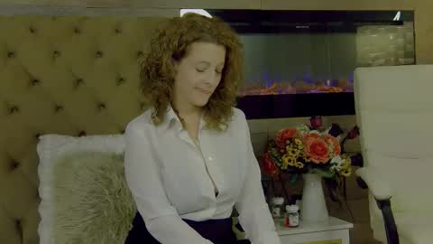 EveHamilton online show from November 14, 6:50 pm