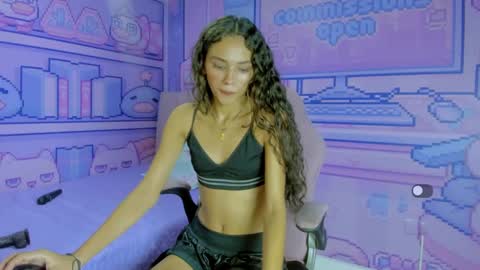 Snapshot of evelin_shy chatting on December 24, 7:17 am Evelin online show from December 24, 7:17 am