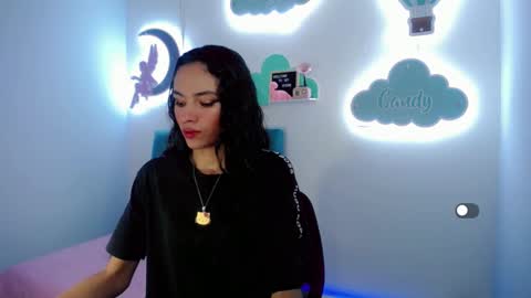 Snapshot of evelin_shy chatting on December 29, 3:00 am Evelin online show from December 29, 3:00 am
