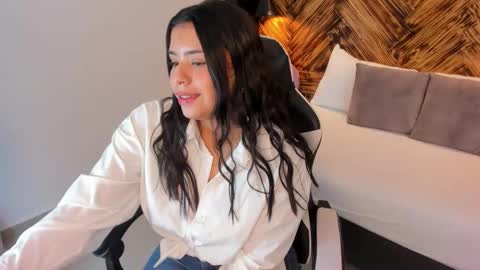Snapshot of evelin_villan chatting on February 12, 4:02 pm E V E L I N online show from February 12, 4:02 pm