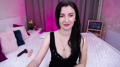Snapshot of evelingills chatting on October 13, 5:07 am Evelin online show from October 13, 5:07 am