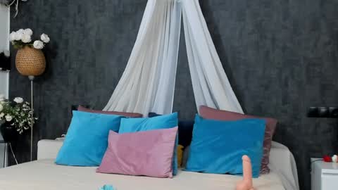 evellynereys online show from January 8, 4:23 am