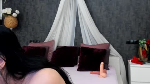 evellynereys online show from February 5, 4:27 am