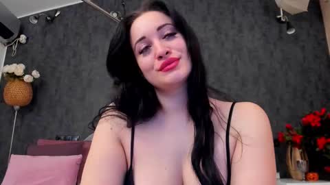 evellynereys online show from December 3, 5:04 am