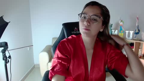 Evelyn online show from December 4, 1:20 pm