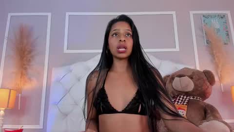 Snapshot of evelyn__ebony chatting on December 10, 9:33 am evelyn ebony online show from December 10, 9:33 am