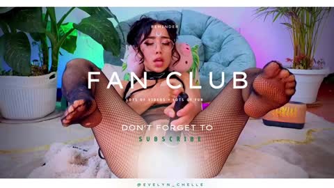 Snapshot of evelyn_chelle chatting on January 7, 4:59 pm Im Eve or Chelle Next Stream 191224 online show from January 7, 4:59 pm