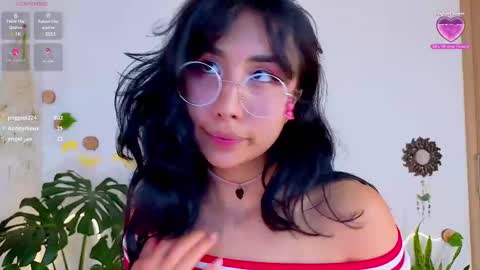 Snapshot of evelyn_chelle chatting on March 9, 1:46 am Im Eve or Chelle Next Stream 191224 online show from March 9, 1:46 am