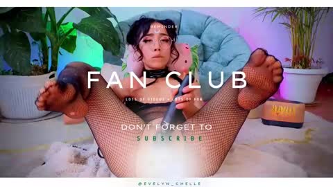 Snapshot of evelyn_chelle chatting on March 11, 9:04 pm Im Eve or Chelle Next Stream 191224 online show from March 11, 9:04 pm