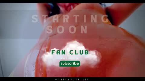 Snapshot of evelyn_chelle chatting on October 1, 10:49 pm Im Eve or Chelle Next Stream 191224 online show from October 1, 10:49 pm