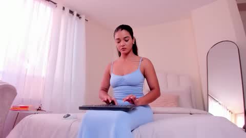 Snapshot of evelyn_coelloo chatting on February 18, 10:50 pm Eve online show from February 18, 10:50 pm