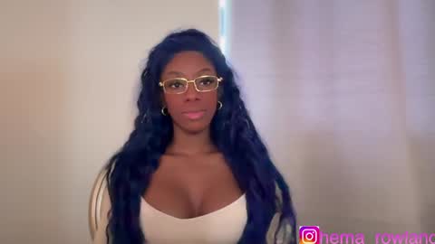 E V E L Y N  online show from December 21, 1:42 pm