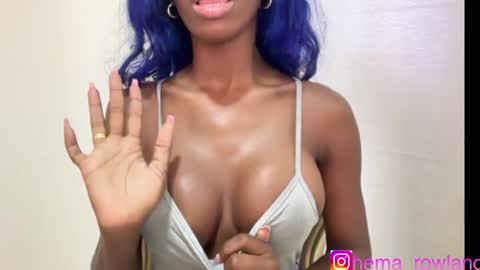 E V E L Y N  online show from December 22, 3:11 pm